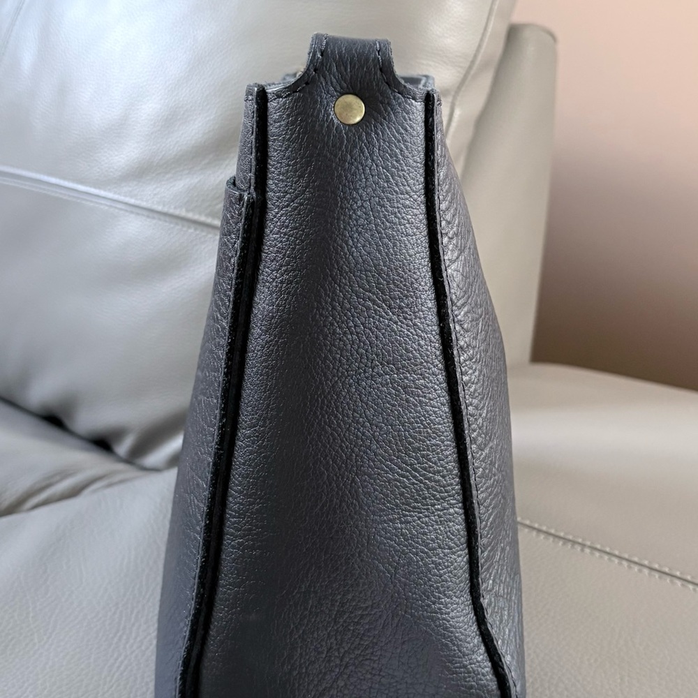 Portland Leather Goods Triangle Shoulder Bag in Pebbled Black! - Picture 5 of 10